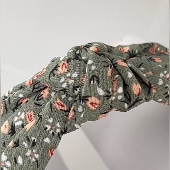 Knotted Headband | GREEN FLORAL | One Piece! NEW!! - Picture 4 of 6